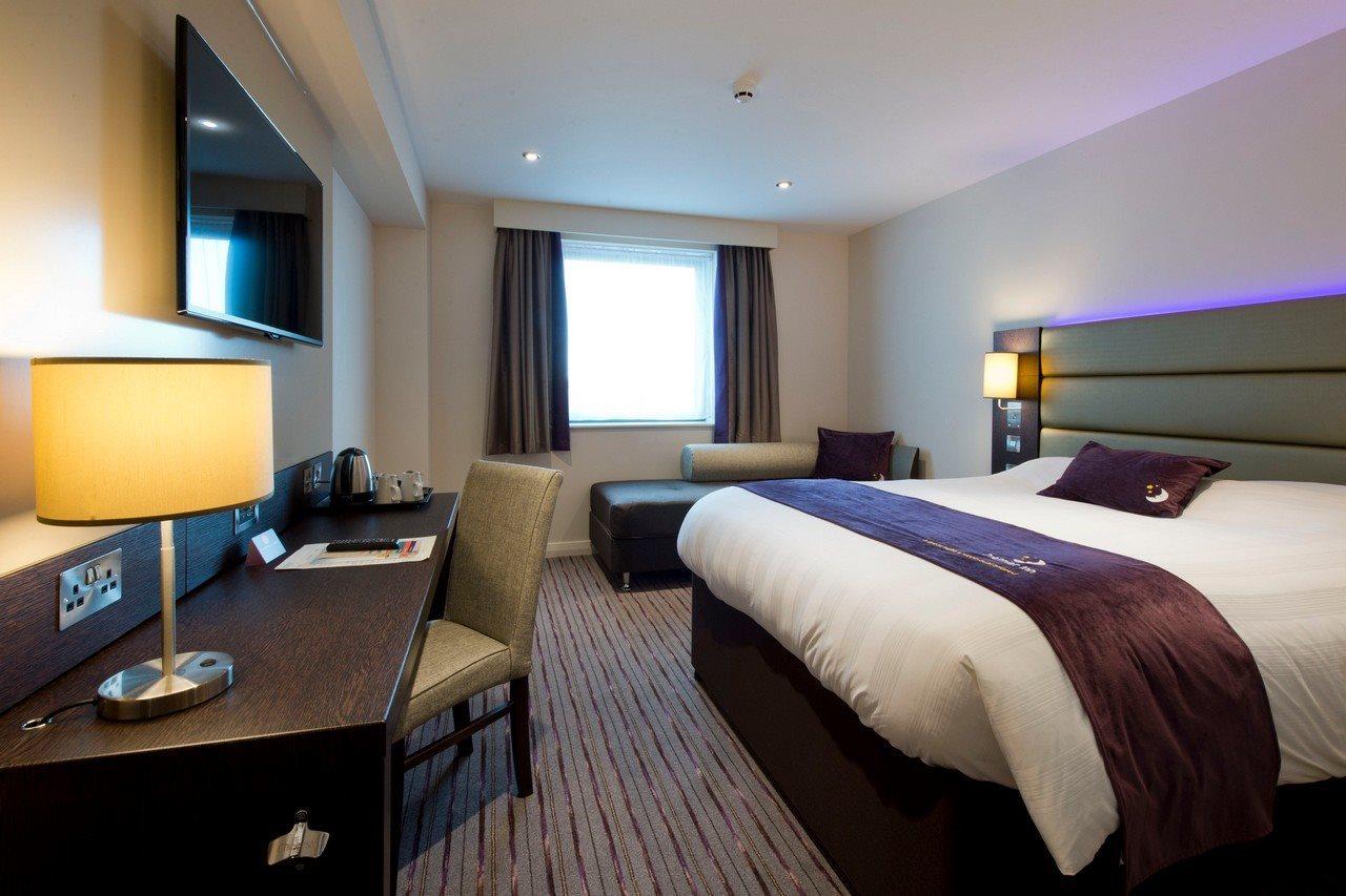Premier Inn Cheltenham Town Centre Extérieur photo